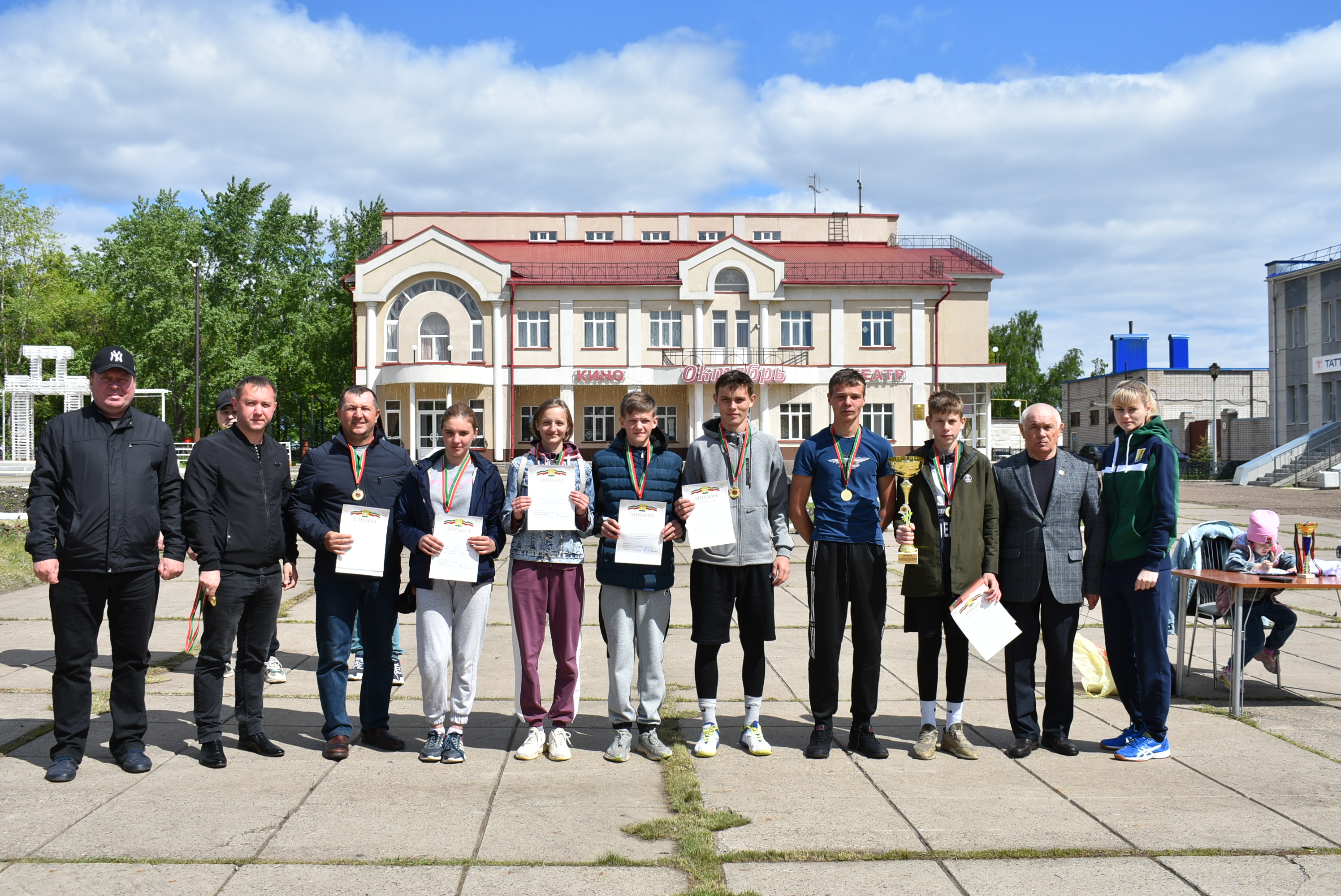 В Болгаре прошла эстафета в честь Дня Победы | 08.05.2023 | Болгар -  БезФормата