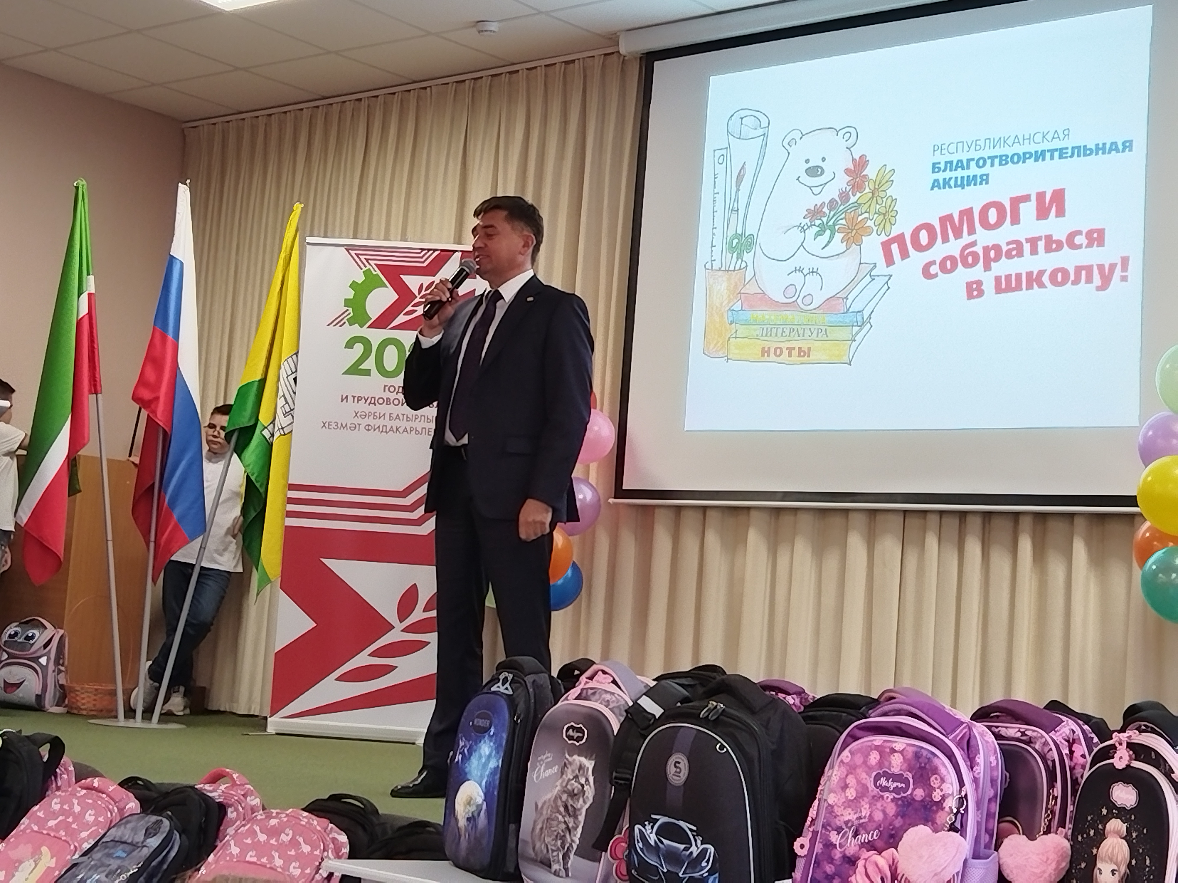Тамашачыларга сәламләү сүзе белән Спас районы башлыгы Роман Исланов мөрәҗәгать итте