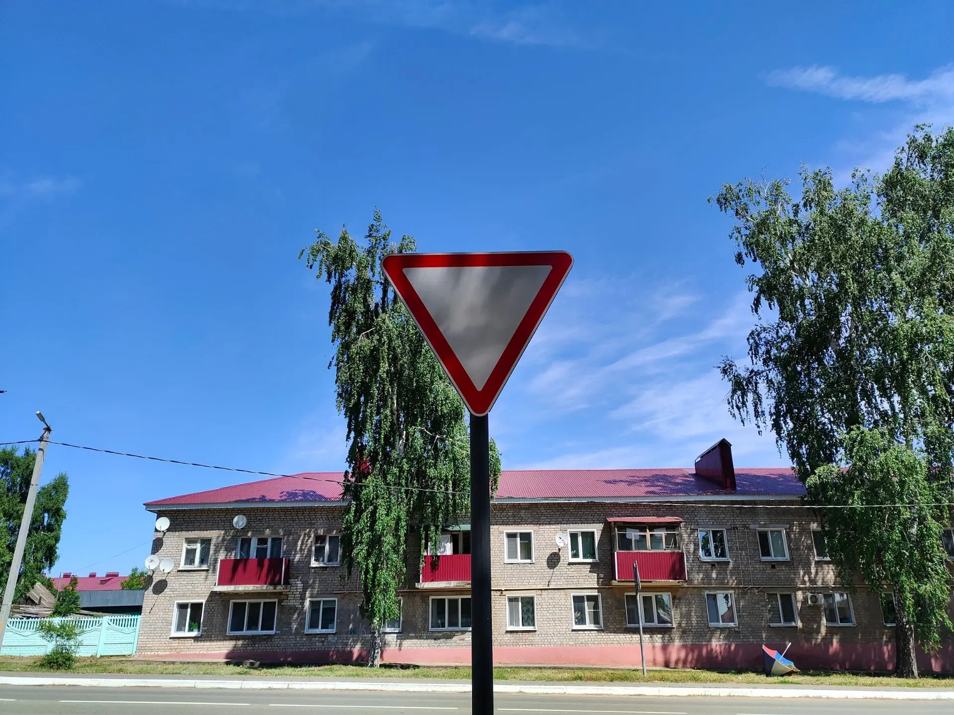 Пешеходам же нужно переходить дорогу только в специально предназначенных местах