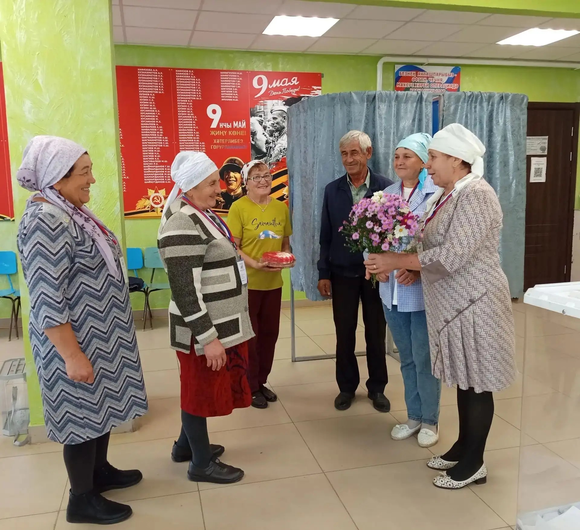 Член избирательной комиссии из Спасского района отметила день рождения на рабочем месте