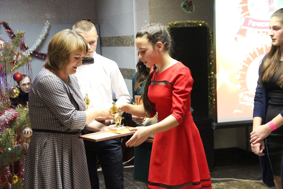 В Болгаре прошла традиционная ёлка для отличников «Золотой звездопад – 2018» (ВИДЕО, ФОТО)