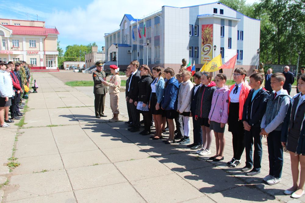 В Болгаре состоялись проводы старшеклассников и студентов на военные сборы (ФОТО)