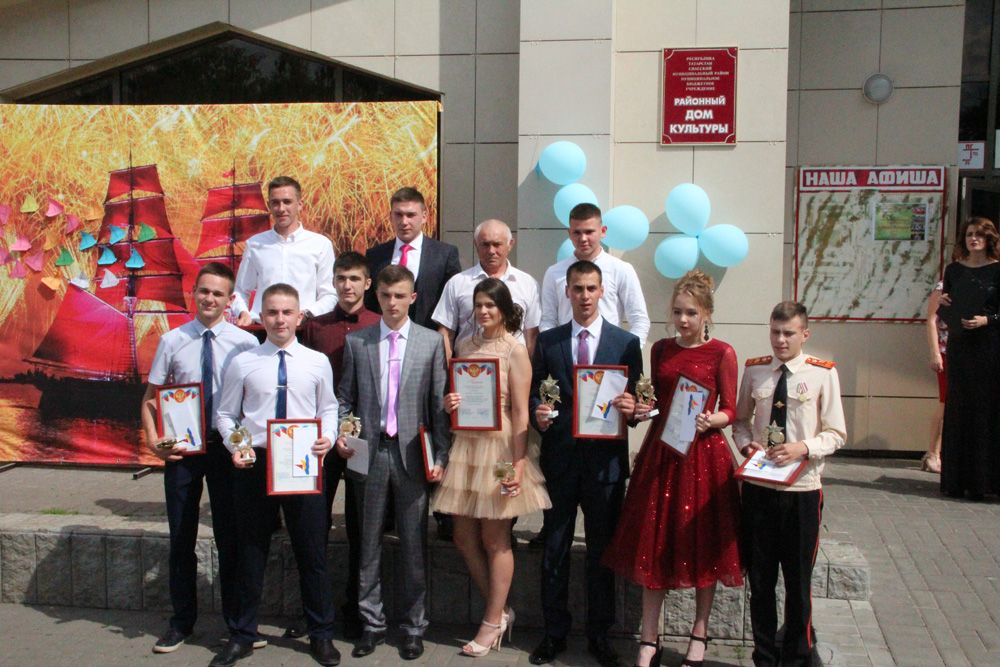 В Болгаре прошел бал выпускников (ФОТО)