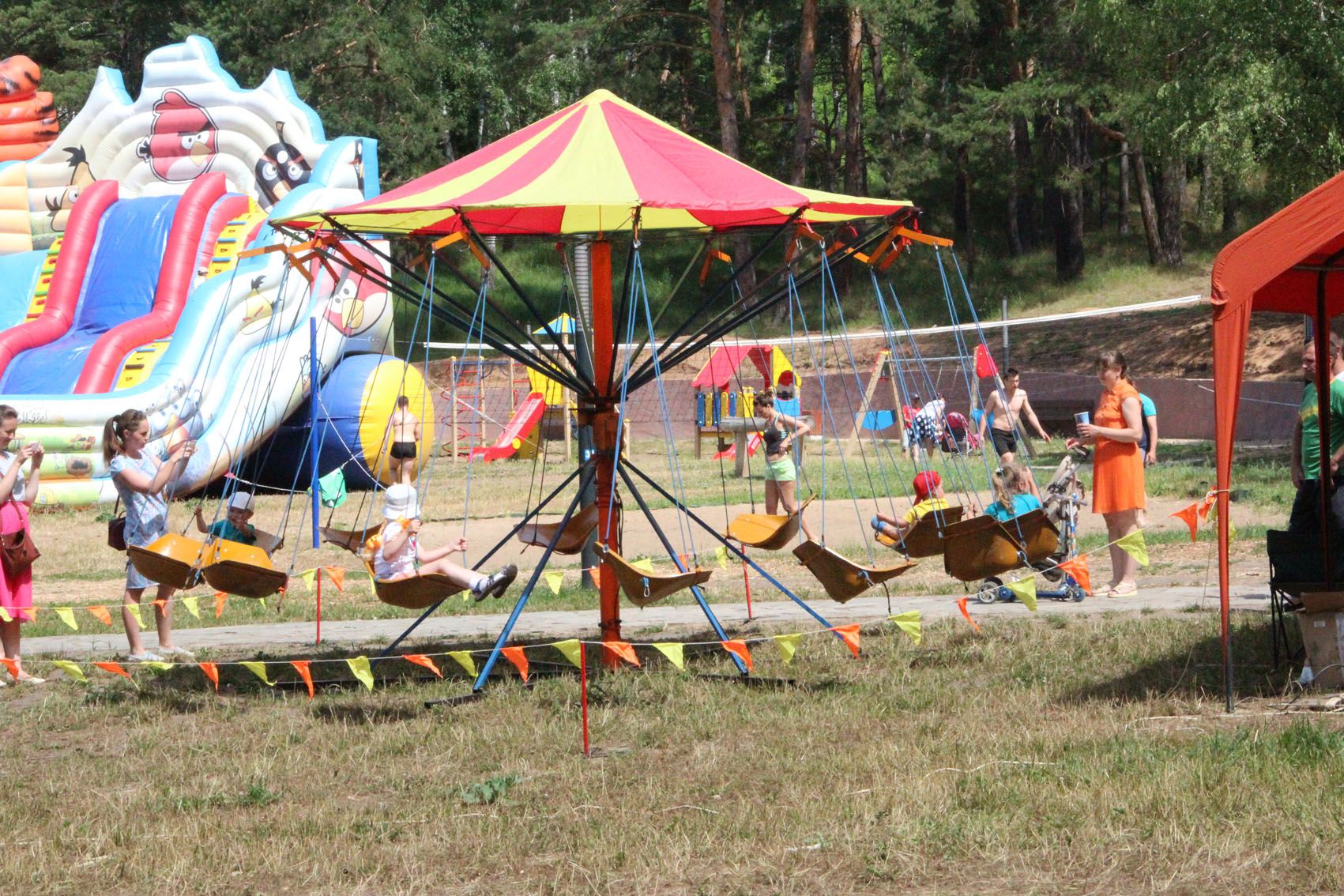 На озере Рабиги в Болгаре проходит праздник в честь Дня молодёжи (ФОТО)