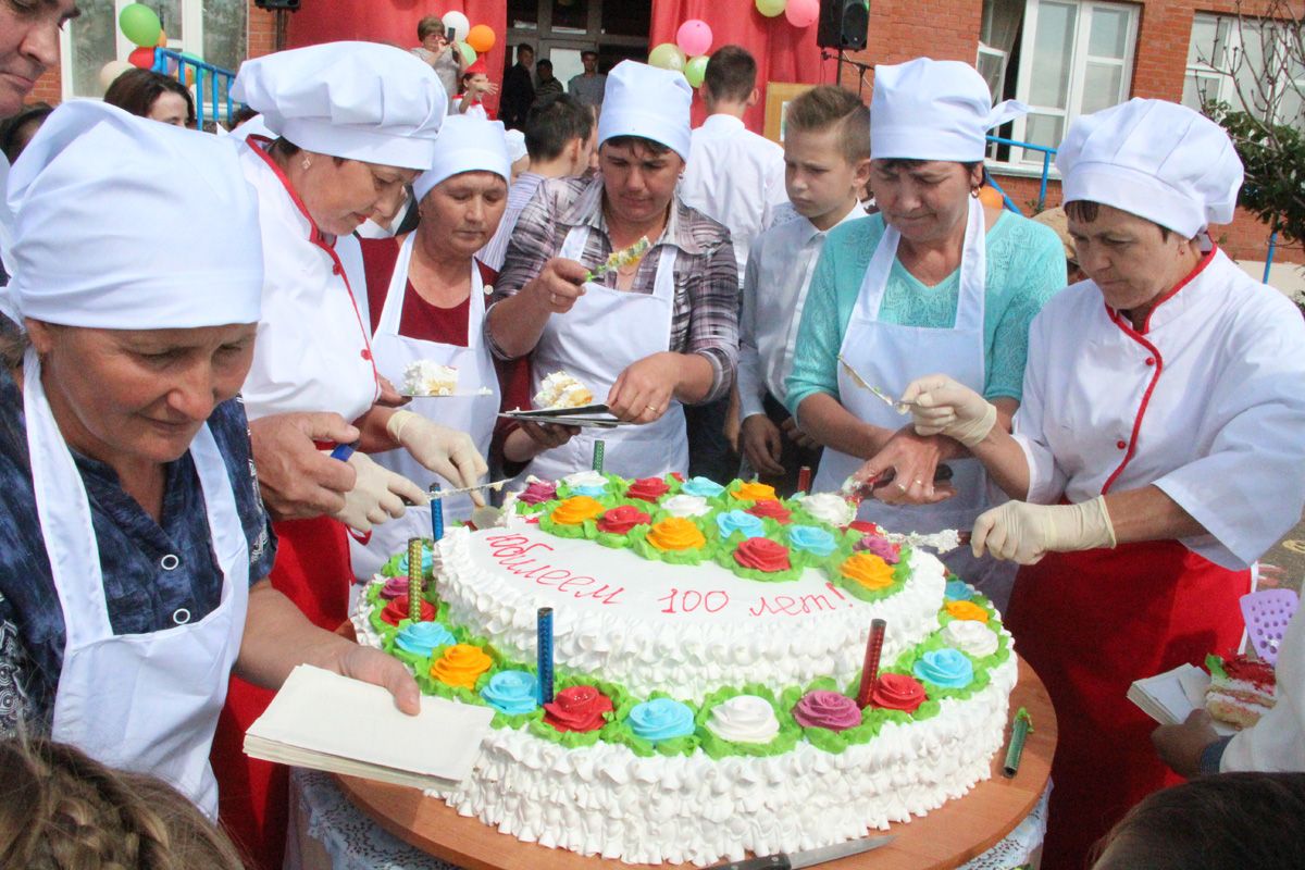 Искерязапская школа Спасского района отметила столетний юбилей (ФОТО)