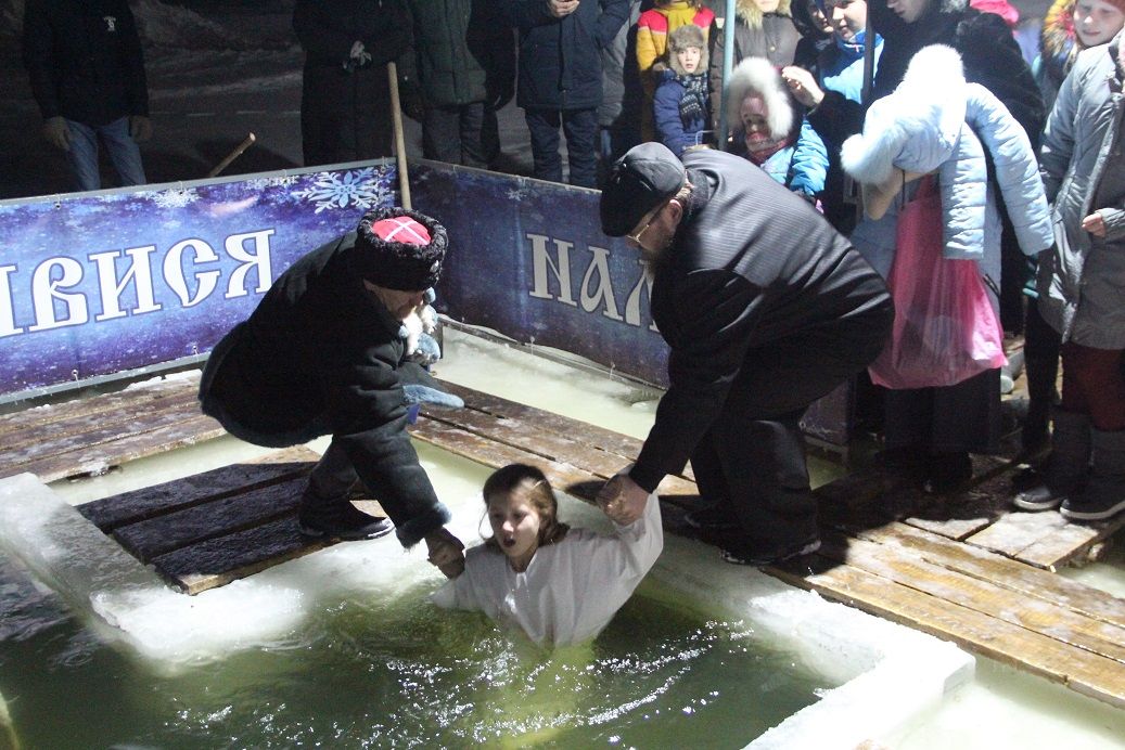 В Спасском районе состоялись крещенские купания (ВИДЕО, ФОТО)