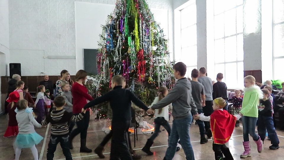 В селе Никольском Спасского района интересно прошла поселенческая елка "Новогодний переполох"