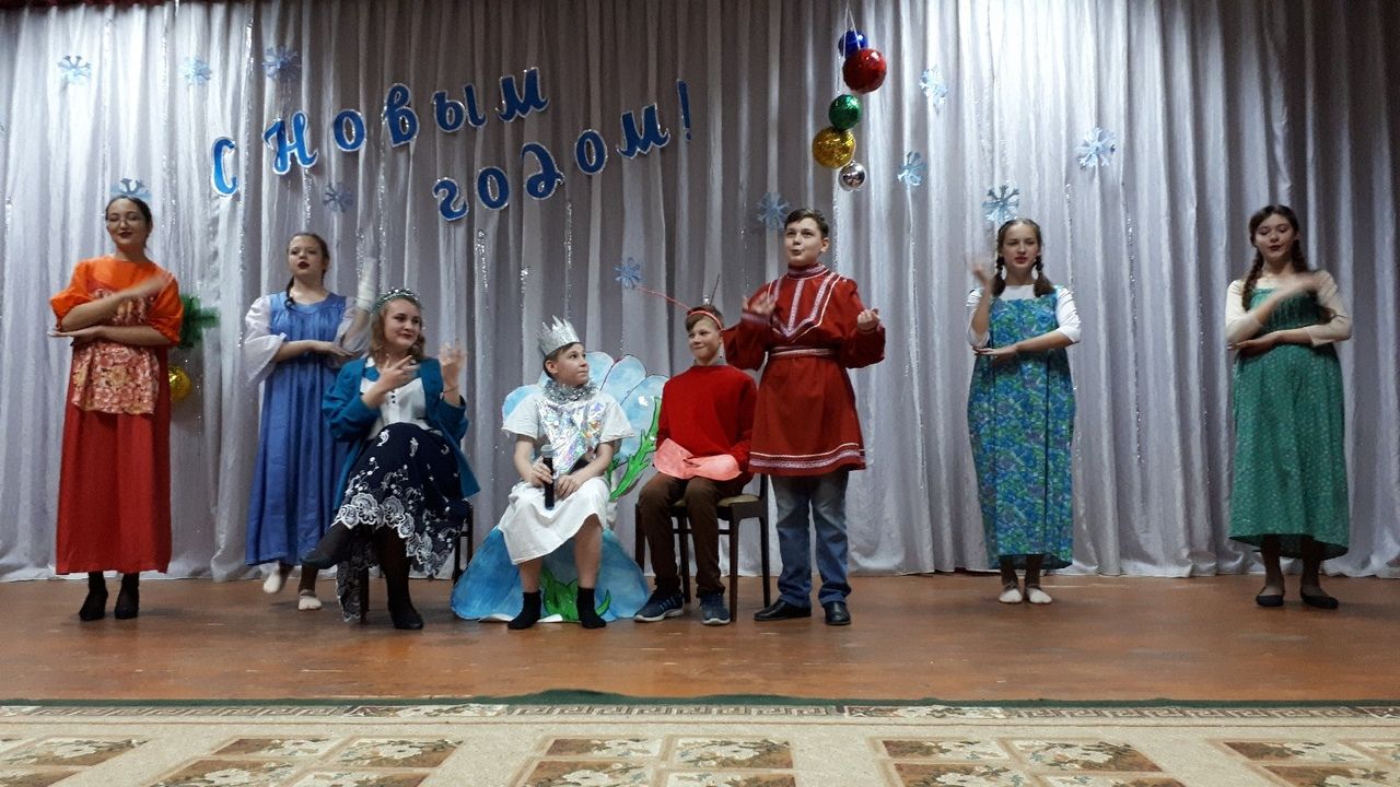Новогодние представления прошли в Болгарской средней школе №2 (ФОТО)