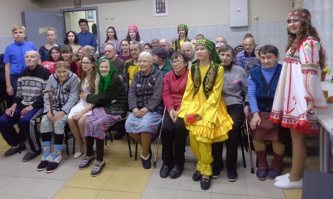 Проживающие в Спасском ДИПИ получили подарок от школьников (ФОТО)