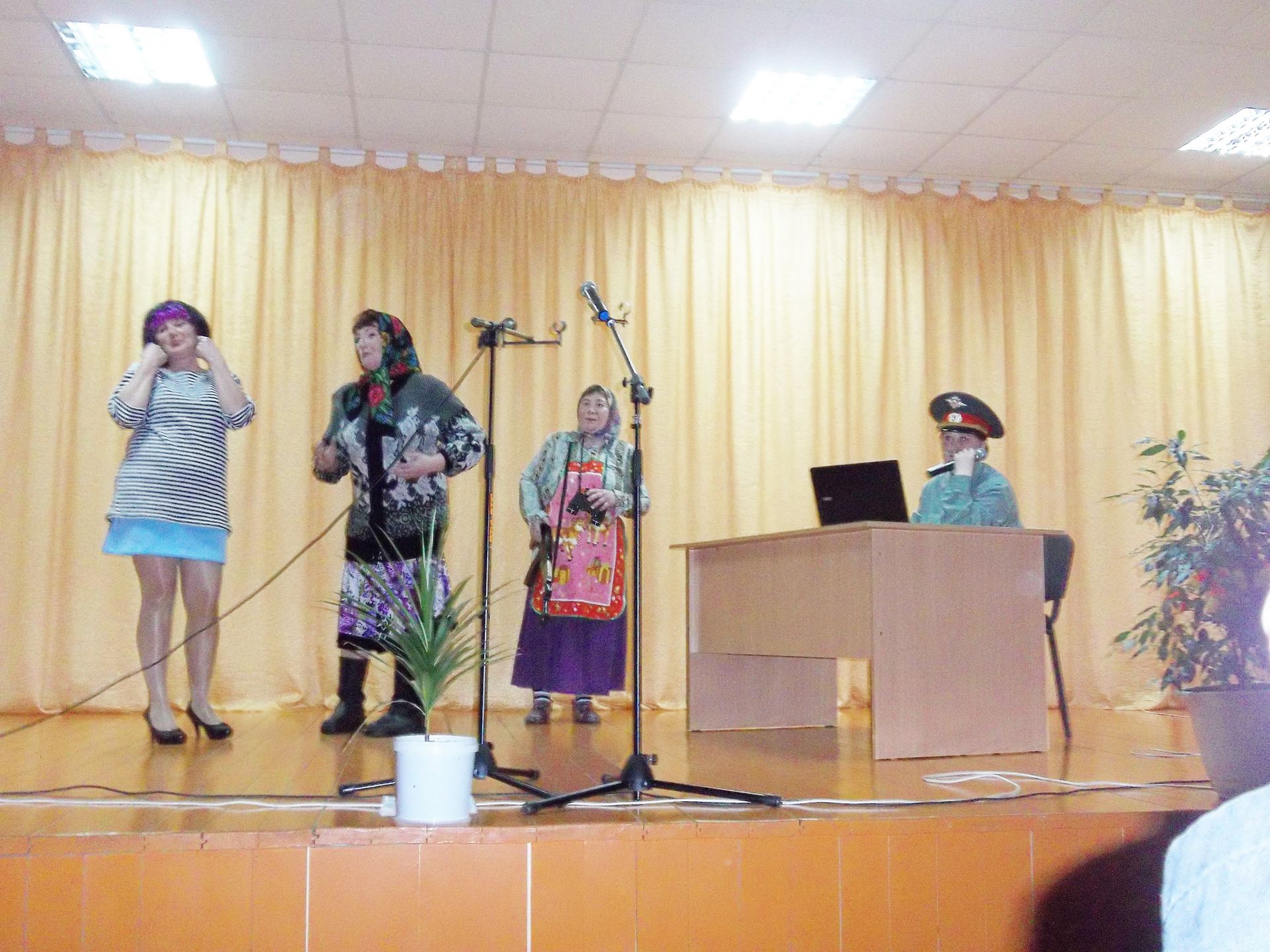 Спасские артисты выступили перед соседями (ФОТО)