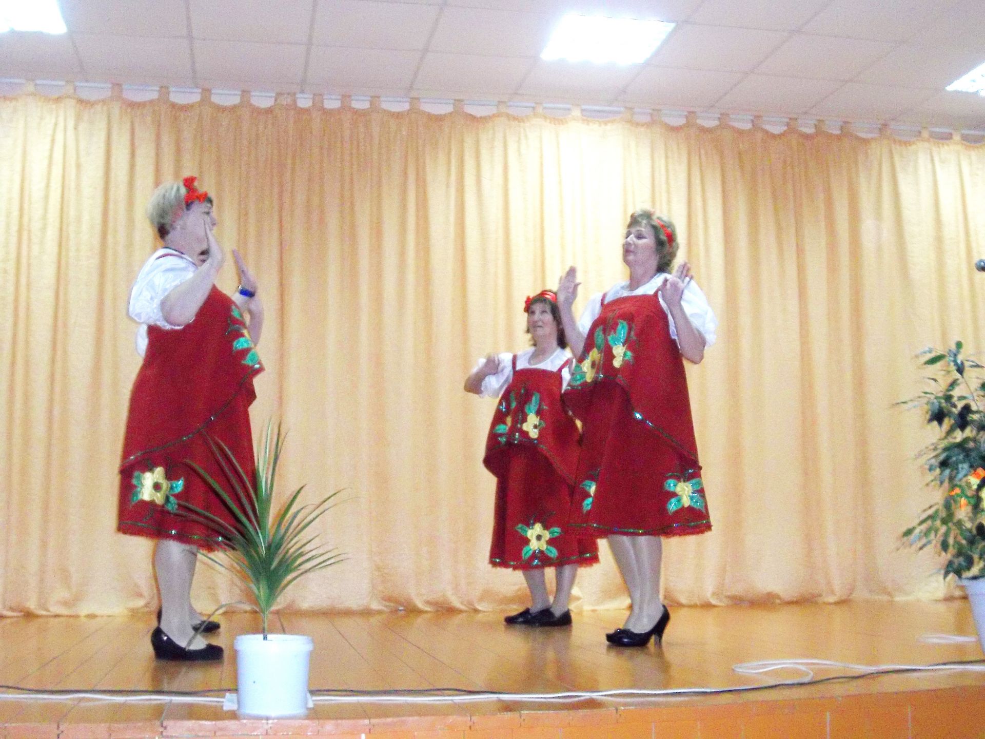Спасские артисты выступили перед соседями (ФОТО)