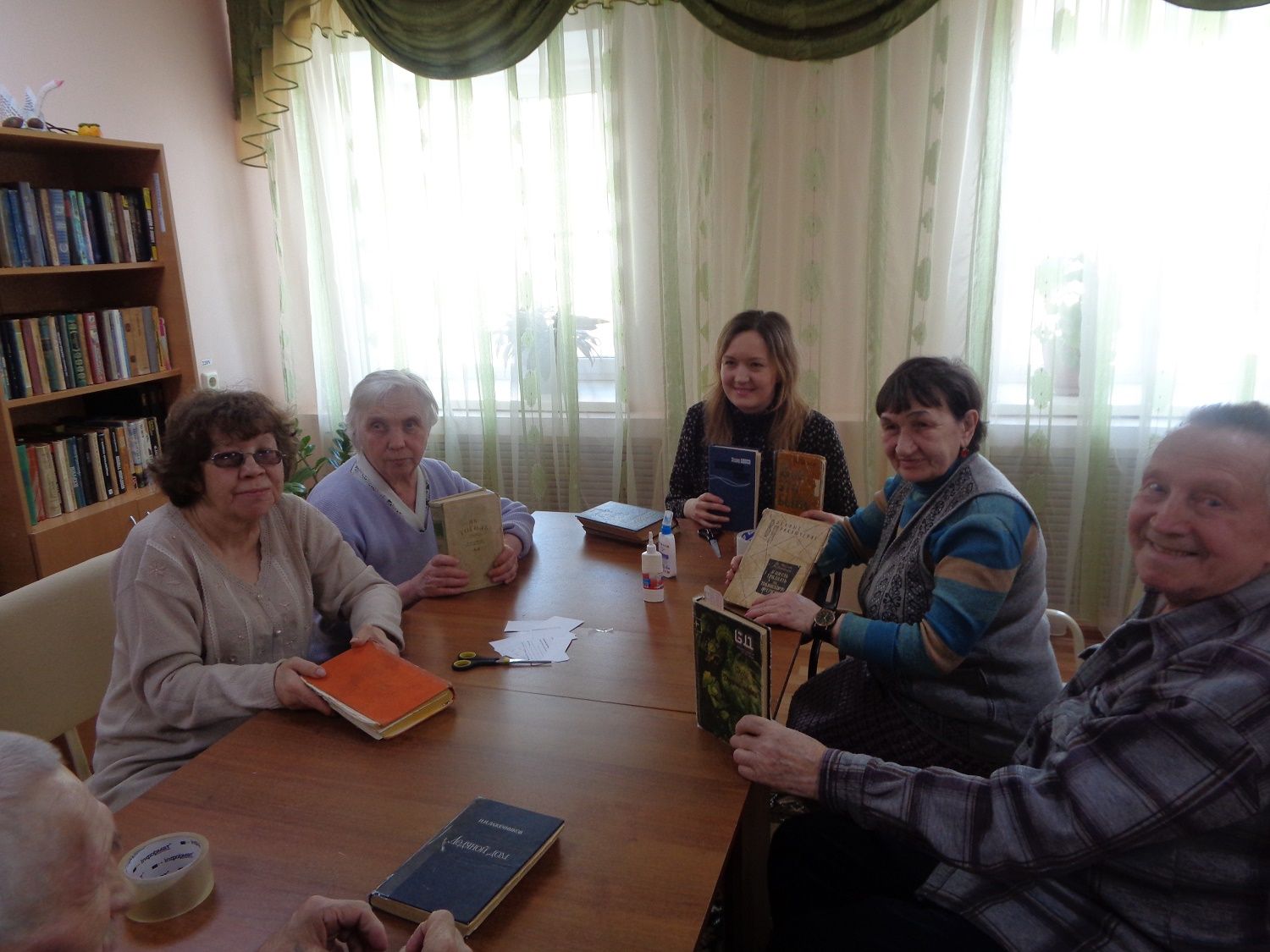 Благотворительная акция по реабилитации книжного фонда прошла в Спасском ДИПИ (ФОТО)
