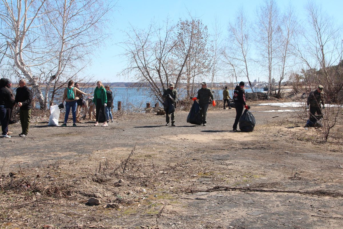 В Болгаре прошла акция по очистке берега Волги (ФОТО)