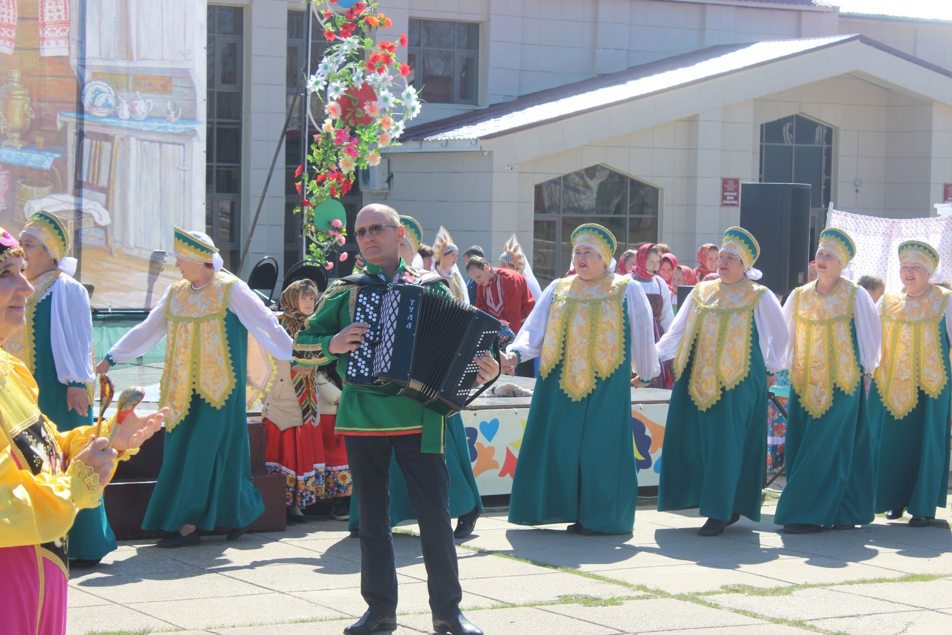 В Болгаре прошли народные гуляния «Красная горка» (ФОТО)