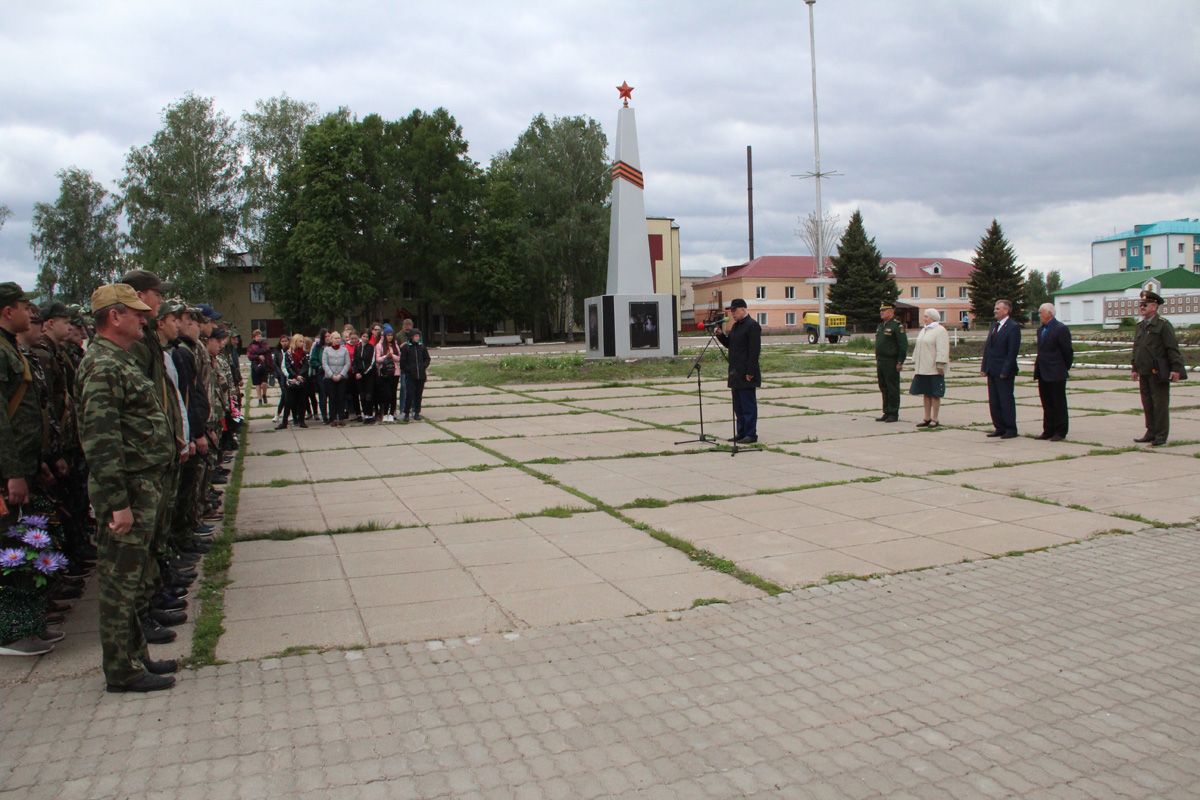 В Болгаре прошли проводы старшеклассников и студентов на учебные сборы (ФОТО)