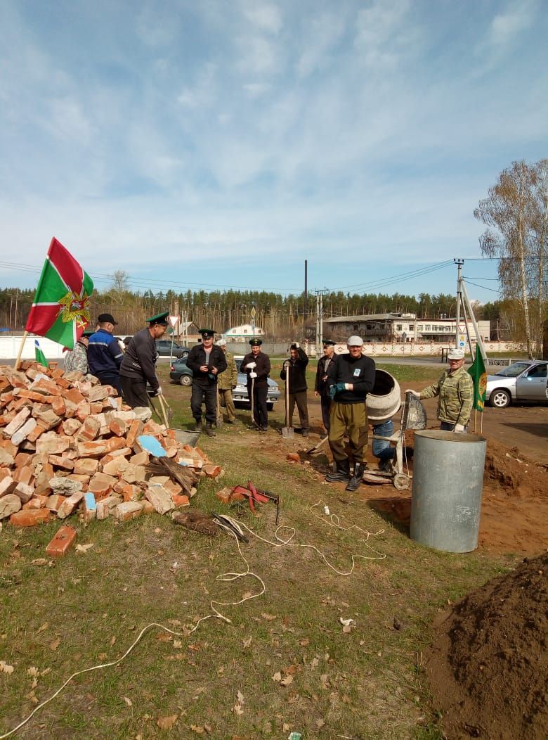 В Болгаре залили фундамент под памятник пограничникам (ФОТО)
