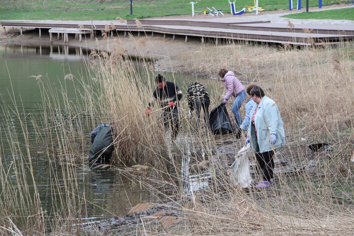 Жители Болгара очистили берег озера Рабиги (ФОТО)