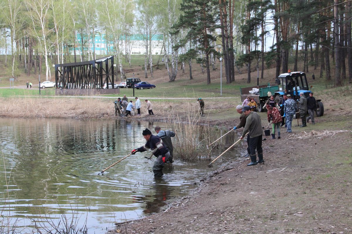 Жители Болгара очистили берег озера Рабиги (ФОТО)