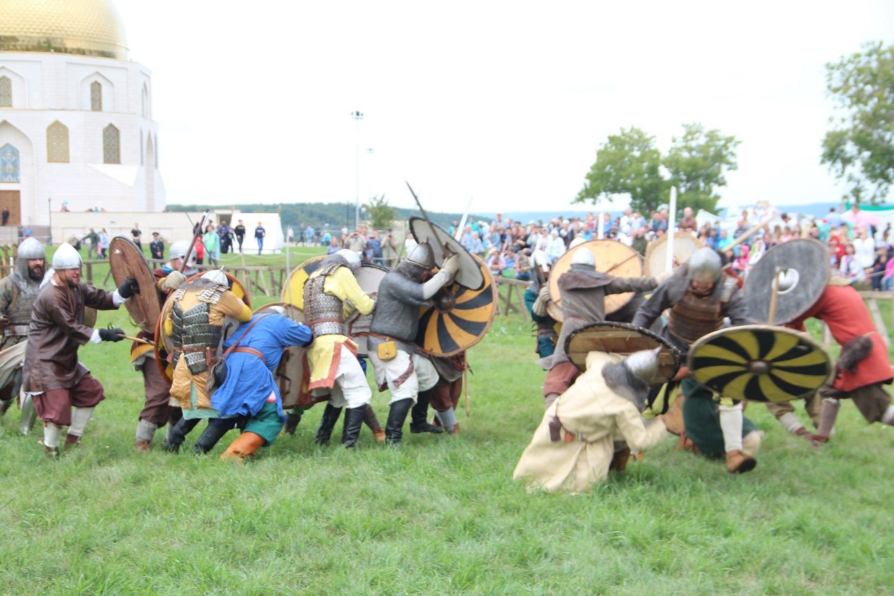 В Древнем Болгаре проходит международный фестиваль средневекового боя (ФОТО)