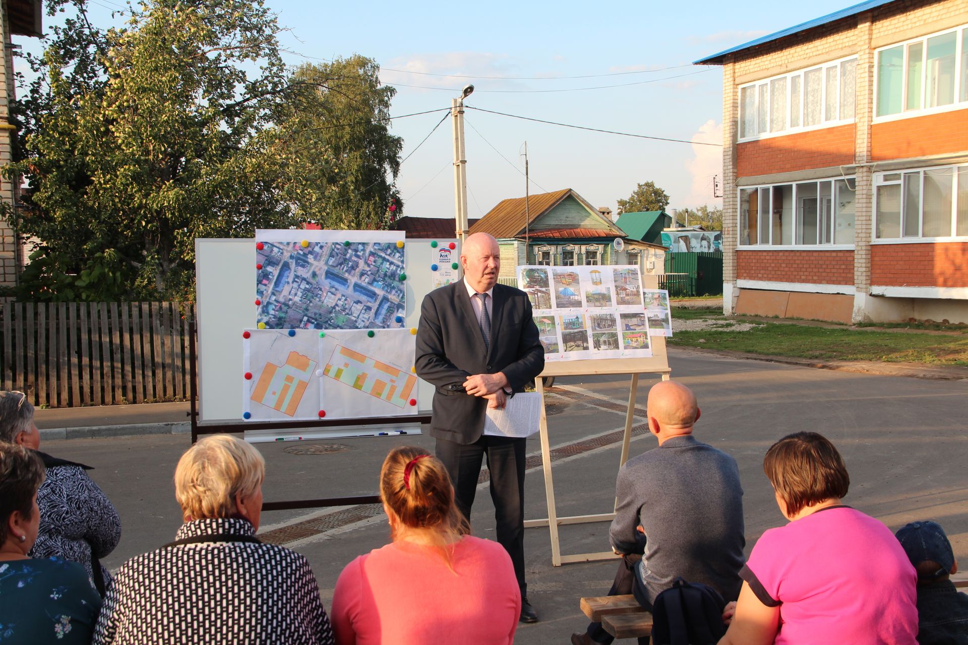 В Болгаре продолжаются встречи с жильцами многоквартирных домов в рамках проекта «Наш двор» (ФОТО)