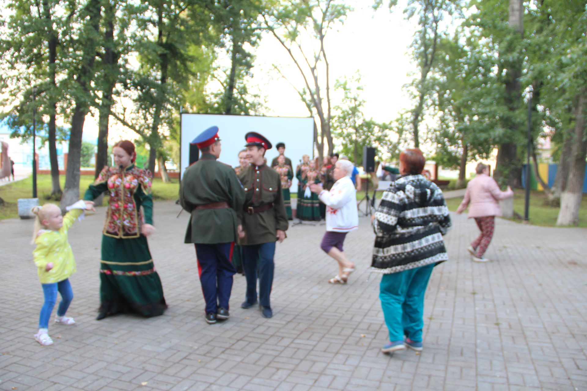 В Болгаре состоялся уличный показ фильмов (ФОТО)