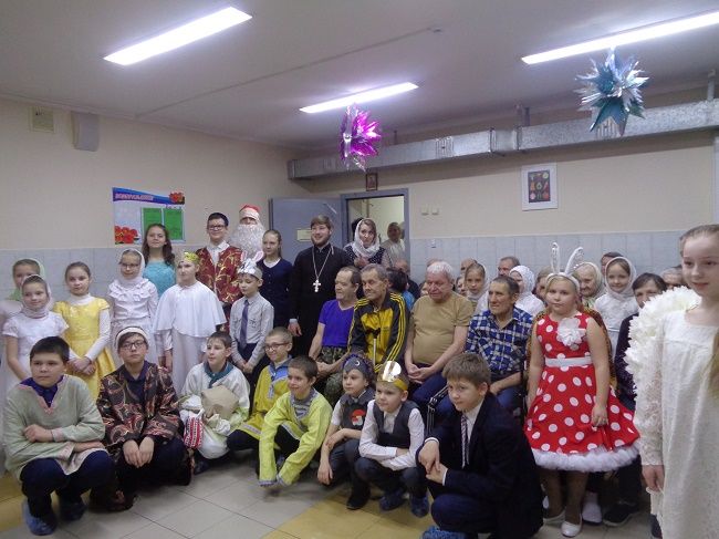 Проживающих в Спасском ДИПИ поздравили с Рождеством (ФОТО)