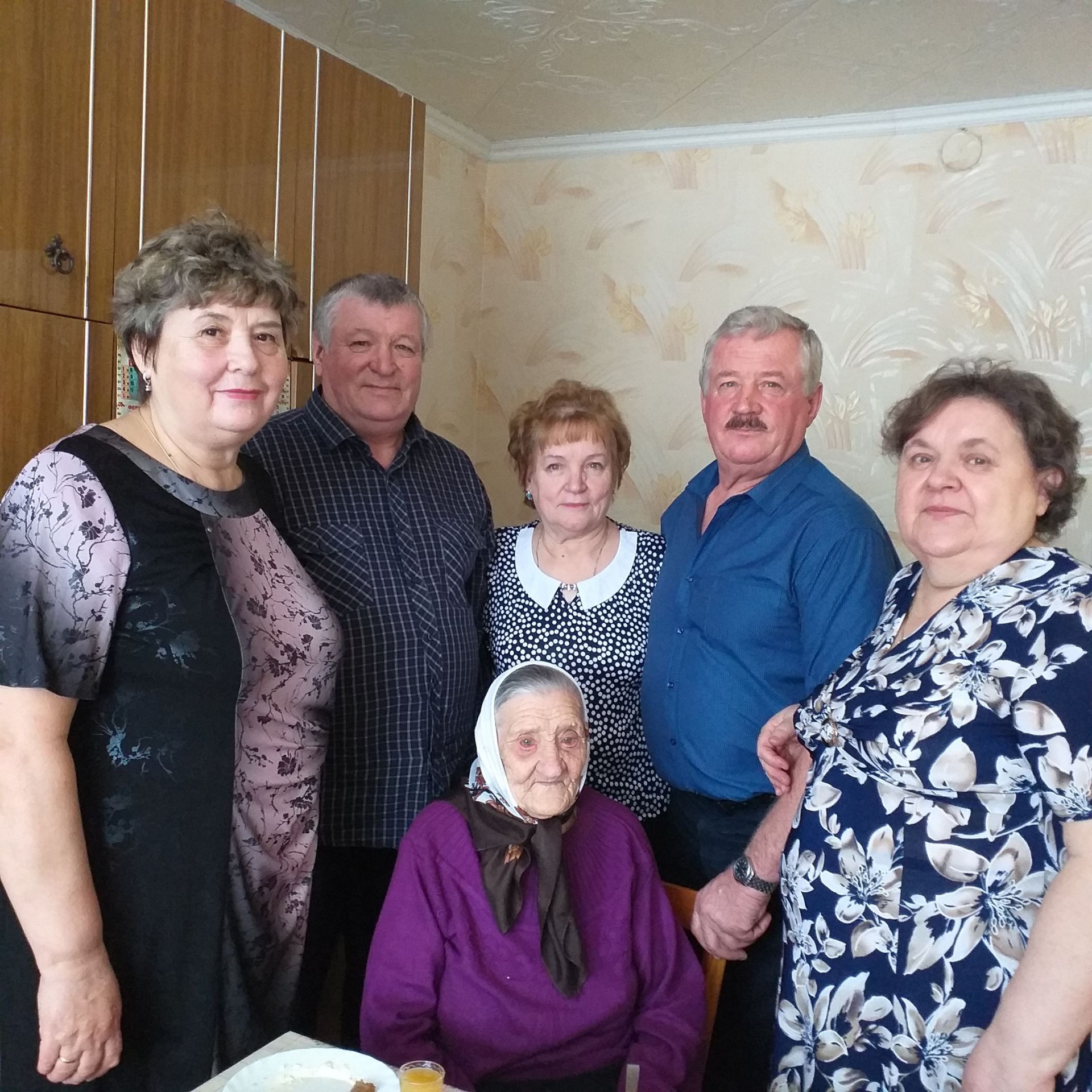 Жительницу Болгара Елизавету Карпееву поздравили с юбилеем (ФОТО)