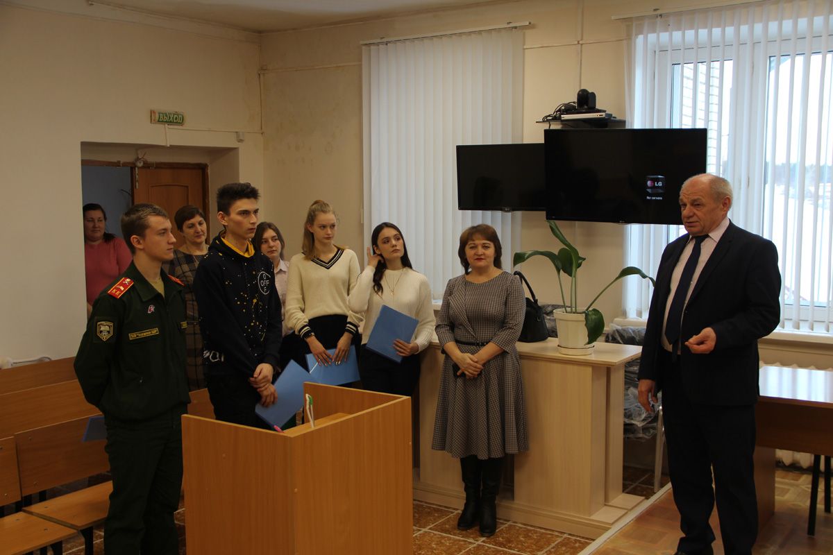 В Болгаре наградили участников конкурса сочинений, приуроченного ко Дню юриста (ФОТО)