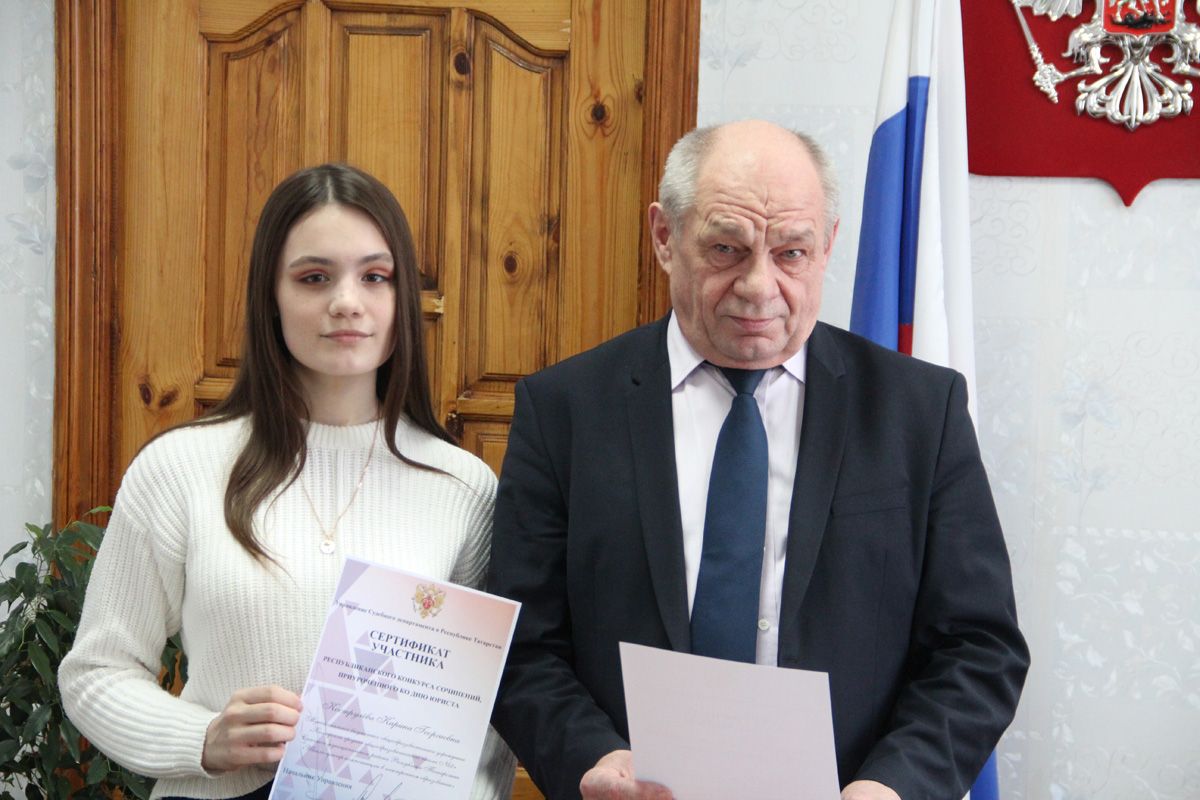 В Болгаре наградили участников конкурса сочинений, приуроченного ко Дню юриста (ФОТО)