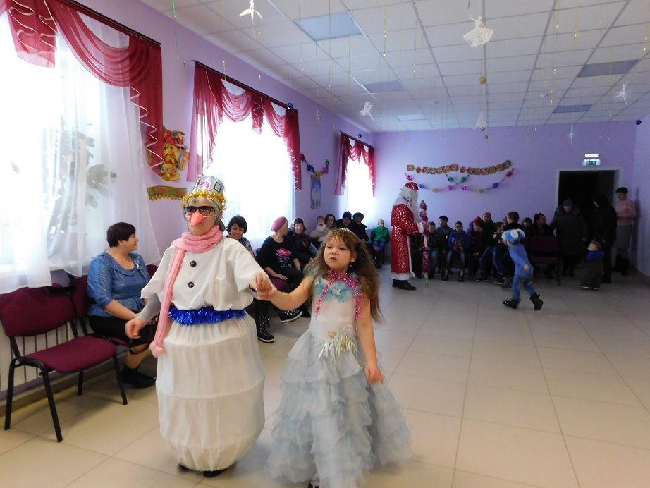 В Кураловском доме культуры провели новогоднюю елку для детей (ФОТО)