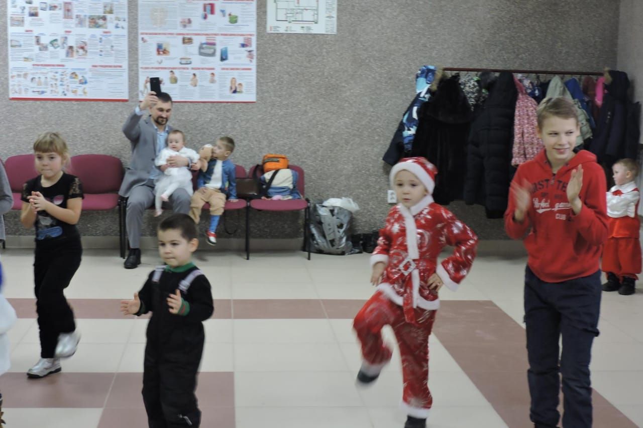 В селе Три Озера Спасского района  прошла «Новогодняя ёлка» для детей (ФОТО)