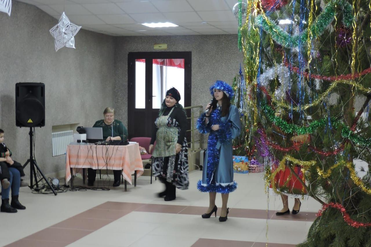 В селе Три Озера Спасского района  прошла «Новогодняя ёлка» для детей (ФОТО)