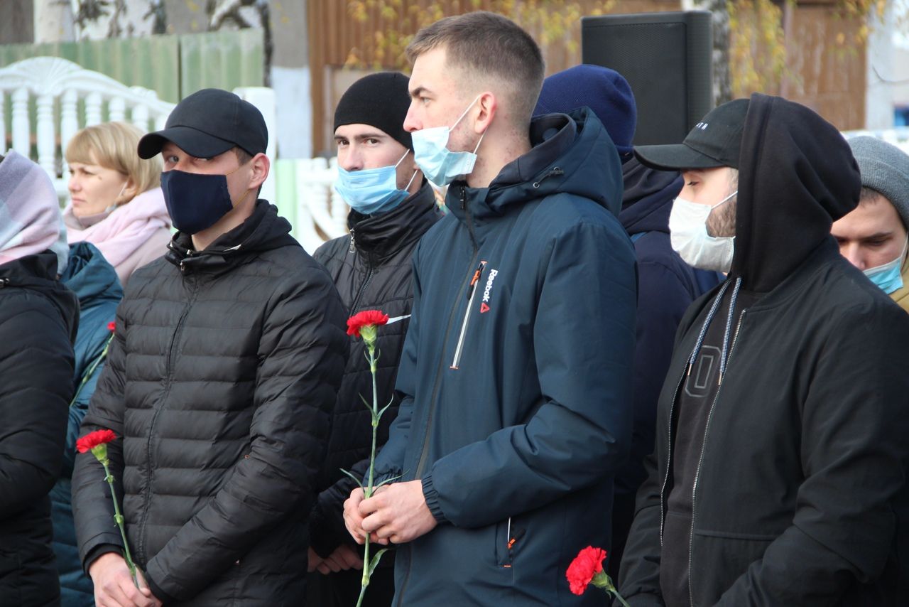 В Болгаре прошел митинг, посвящённый дню памяти жертв политических репрессий (ФОТОРЕПОРТАЖ)