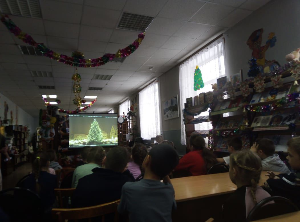 В детской библиотеке Болгара  прошла  развлекательно-познавательная игра «Новый год шагает по планете!»