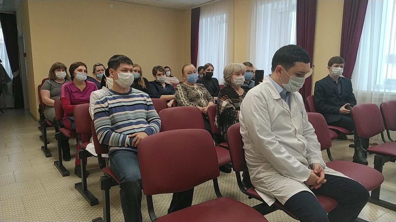 Фаргат Мухаметов и Камиль Нугаев поблагодарили медиков за самоотверженный труд