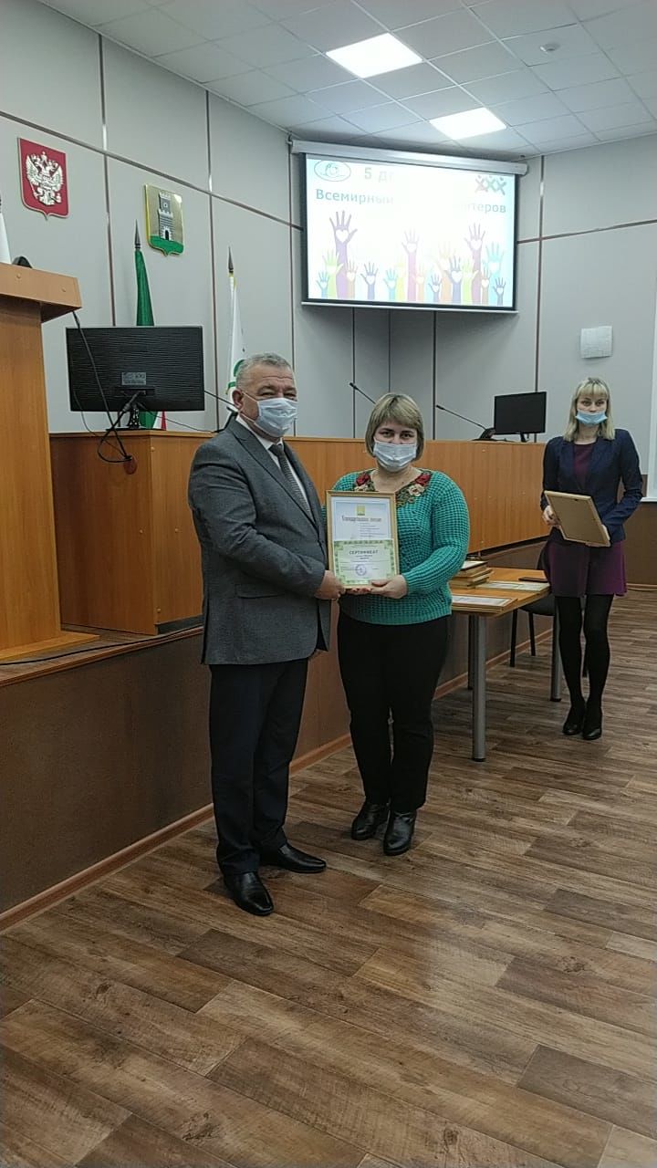 В Болгаре наградили волонтёров