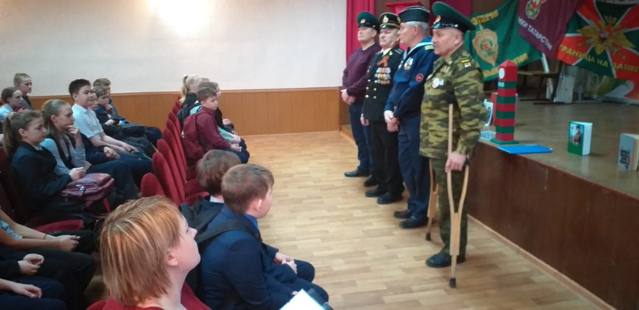 Болгарские школьники встретились с ветеранами-пограничниками (ФОТО)