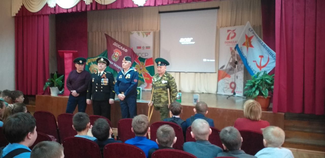 Болгарские школьники встретились с ветеранами-пограничниками (ФОТО)