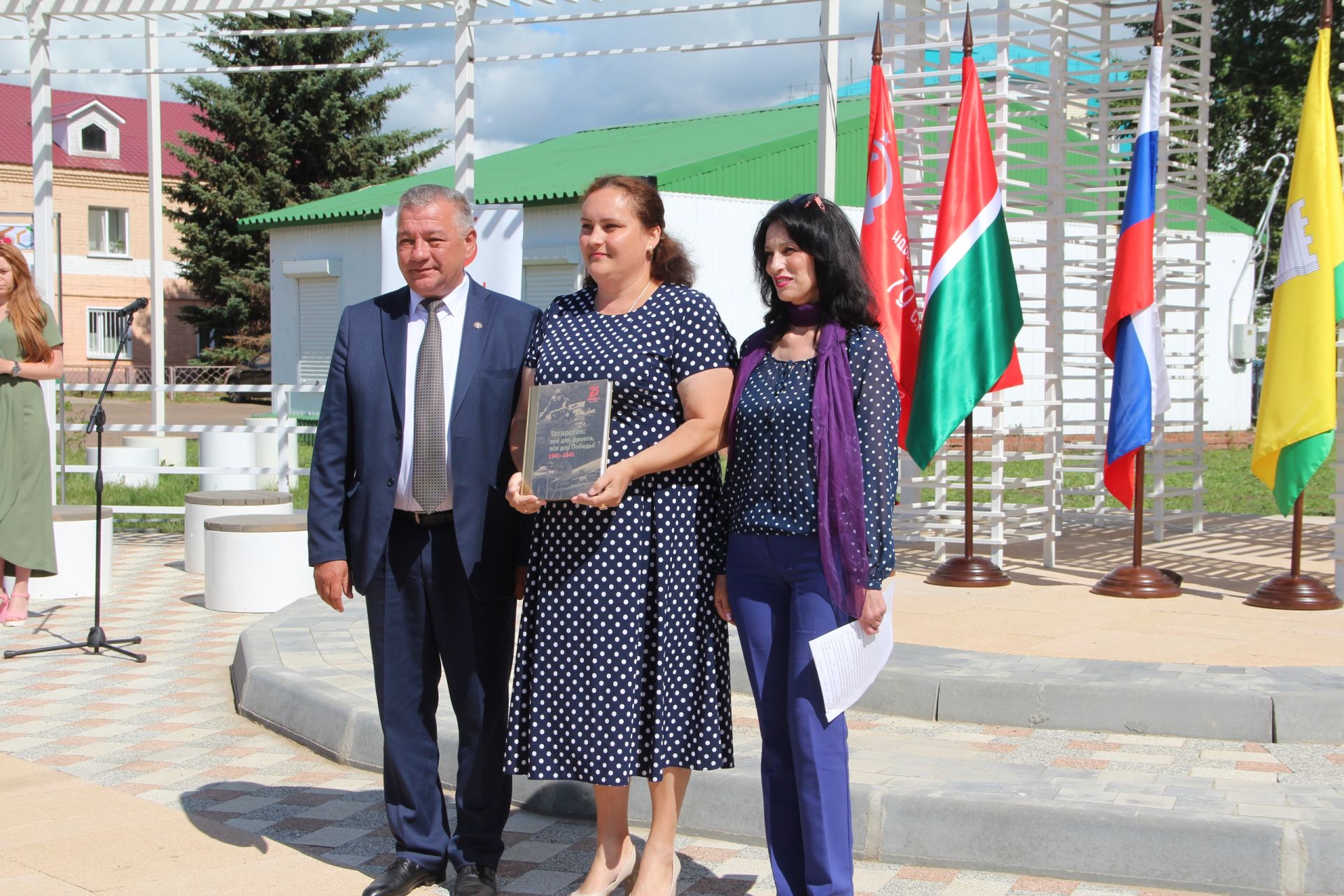 В Болгаре состоялась акция передачи книги "Татарстан: всё для фронта, всё для Победы" (ФОТОРЕПОРТАЖ)