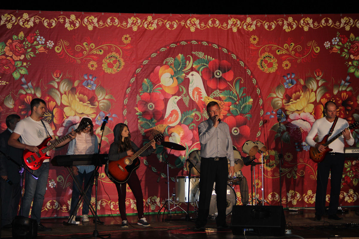 Фоторепортаж с концерта ансамбля "Славяне" в селе Три Озера Спасского района