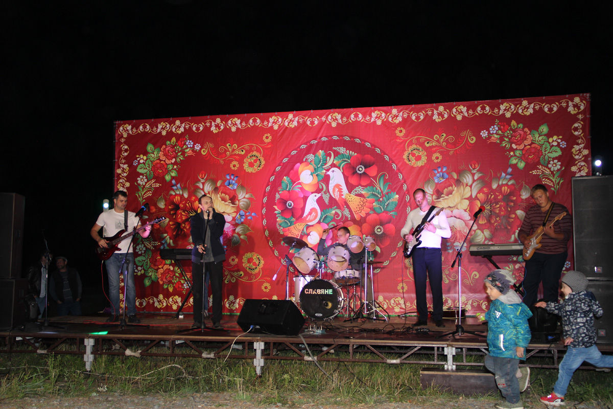 Фоторепортаж с концерта ансамбля "Славяне" в селе Три Озера Спасского района