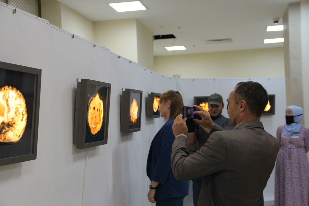 В музее Болгарской цивилизации открыта новая выставка «Бразильский агат» (ФОТО)
