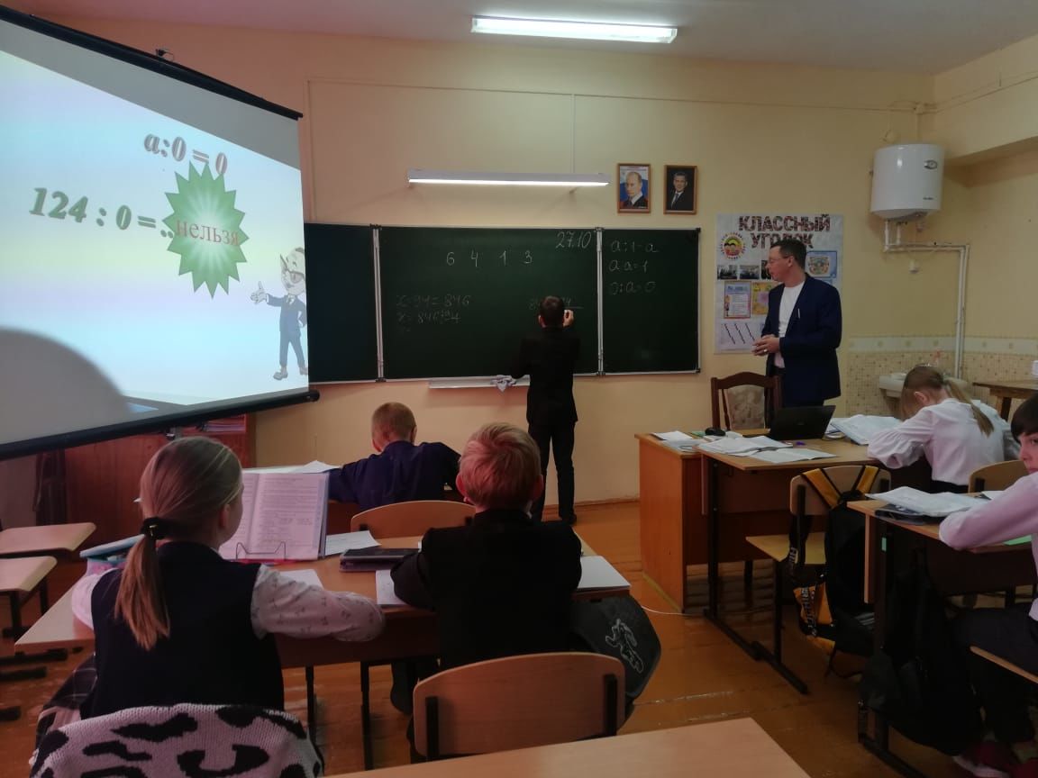 В Полянской средней школе прошёл районный семинар по математике