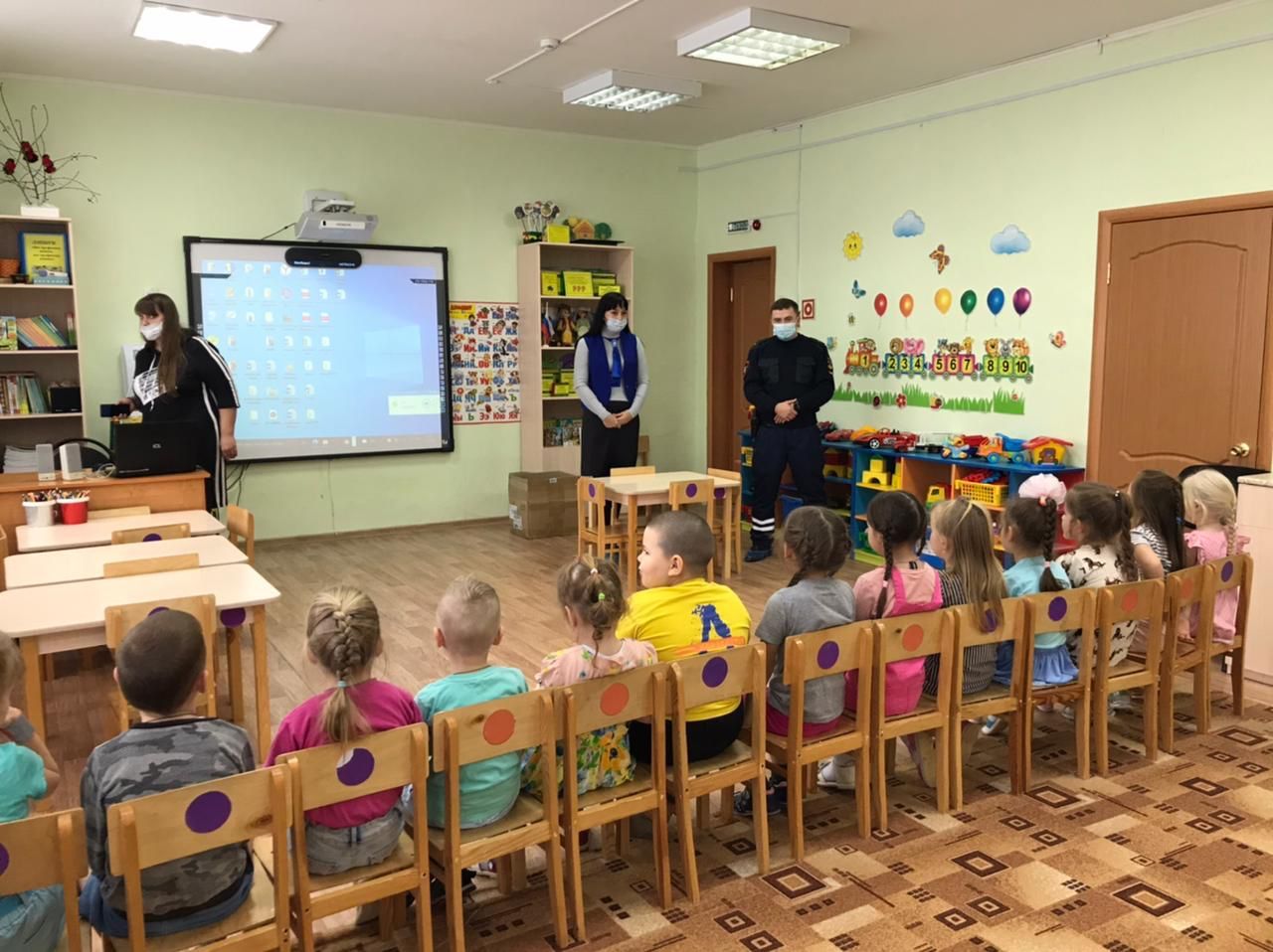 Сотрудники ГИБДД по Спасскому району провели беседу с воспитанниками детского сада «Колосок»