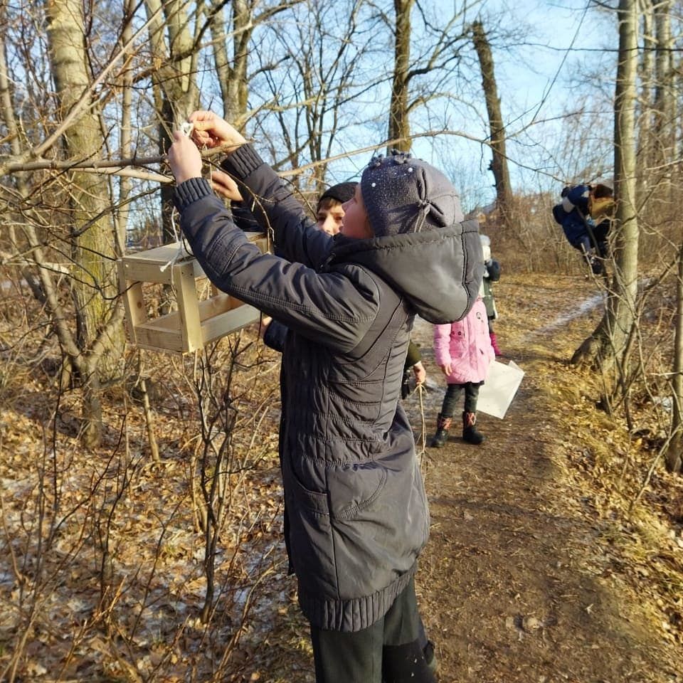 Ученики Антоновской школы активно принимают участие в акции "Покорми птиц зимой" 
