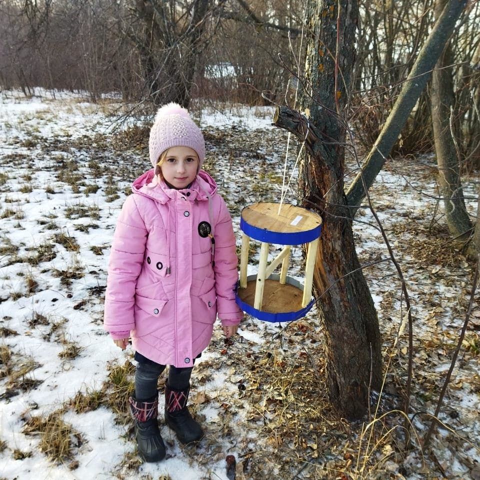 Ученики Антоновской школы активно принимают участие в акции "Покорми птиц зимой" 