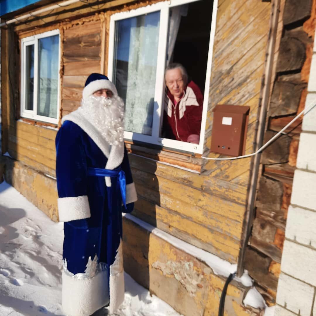Пожилых и одиноких жителей Спасского района поздравили с наступающими праздниками 