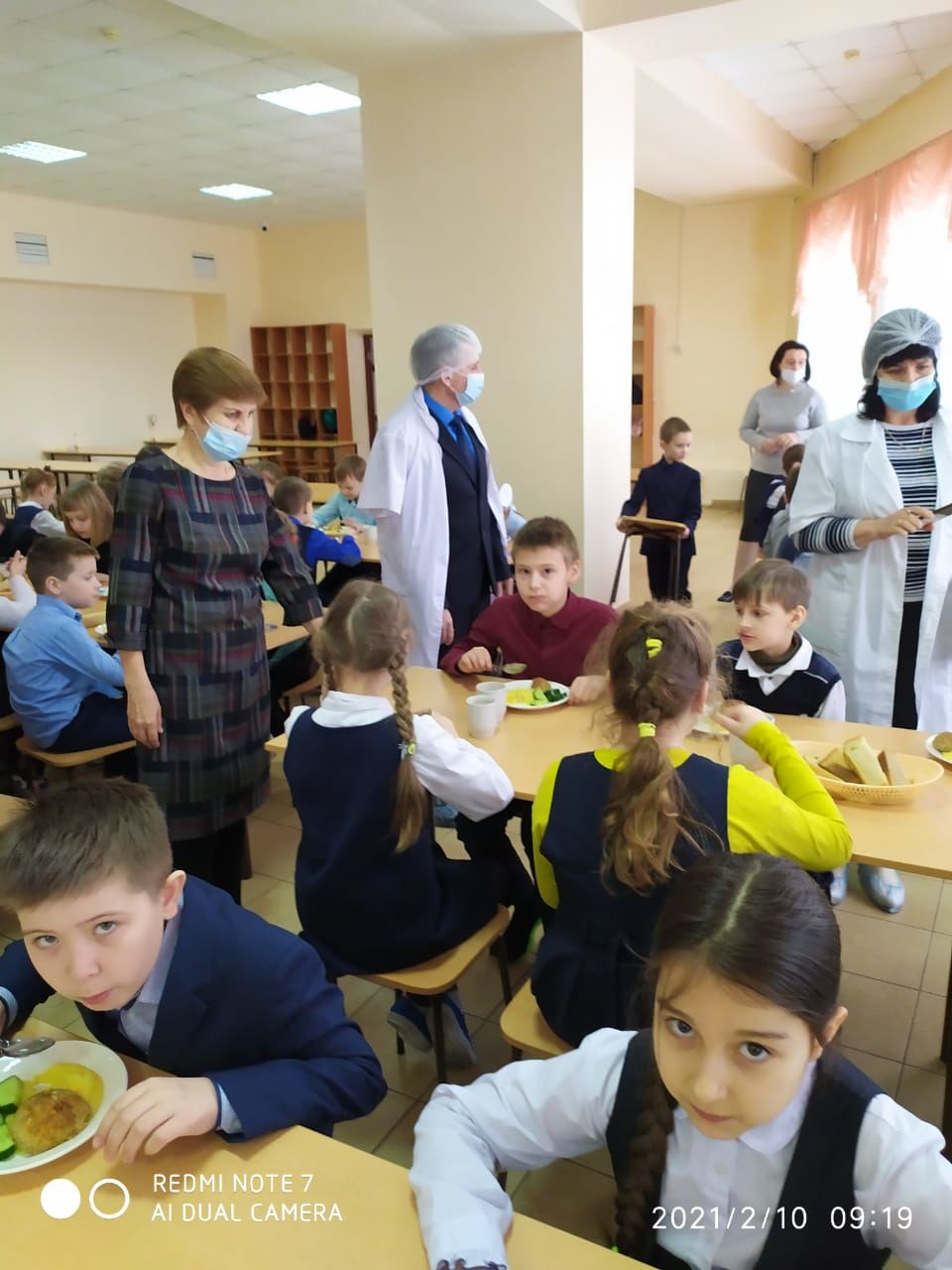 Комиссия проверила, чем дети города Болгар питаются в школах