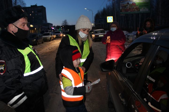 В Татарстане «родительский патруль» провел ликбез для водителей