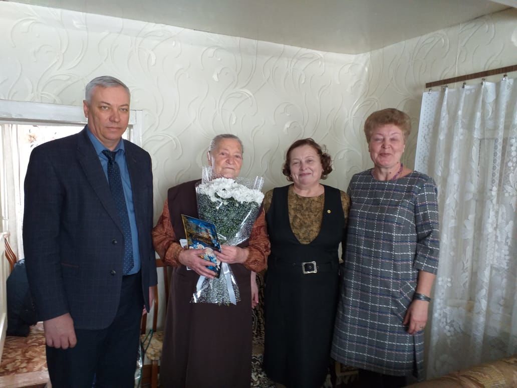 В Болгаре поздравили долгожителя